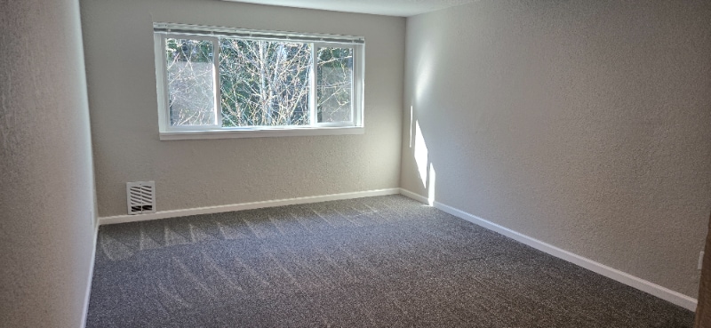 Building Photo - 1625 Kent Des Moines Rd