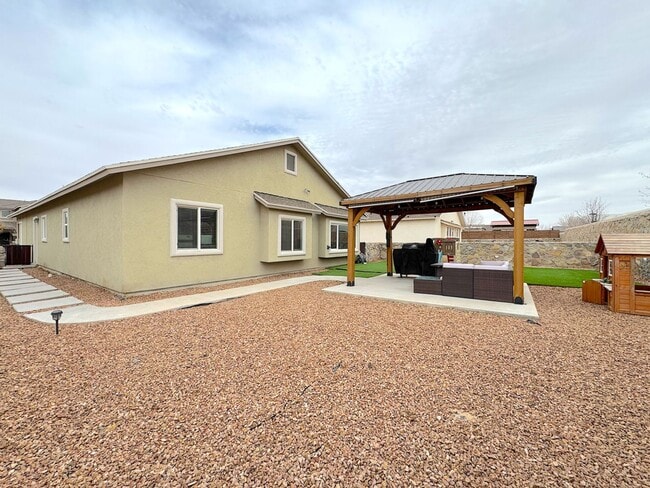 Building Photo - East El Paso 4 bed Refrig A/C Home!