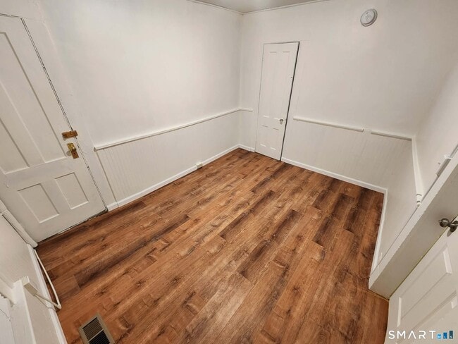 Building Photo - 143 Curtis St