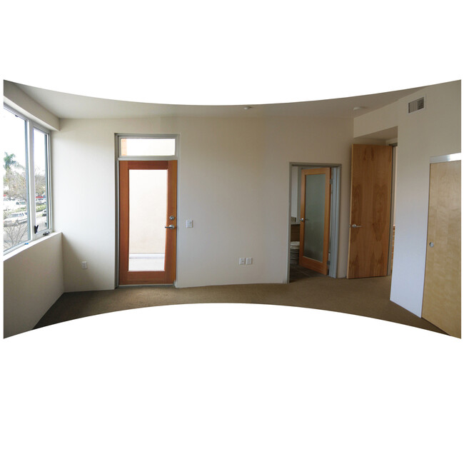 Building Photo - Charming Townhome in Escondido – Now Ready...