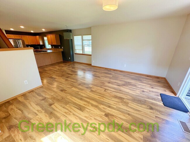 Building Photo - Awesome 3-bedroom 2.5-bathroom house in NE...