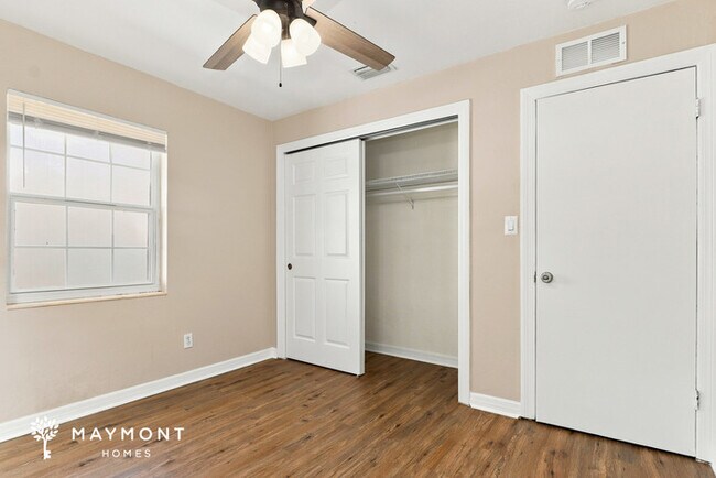 Building Photo - Comfortable 3-Bedroom Home in St. Petersburg
