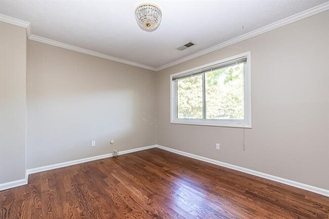 Building Photo - 120 Biscayne Dr NW