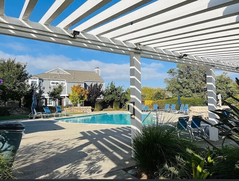 Building Photo - 127 Shepardson Ln