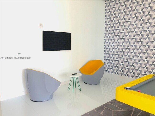 Building Photo - 501 NE 31st St