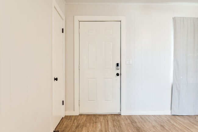 Building Photo - 314 W 36th St