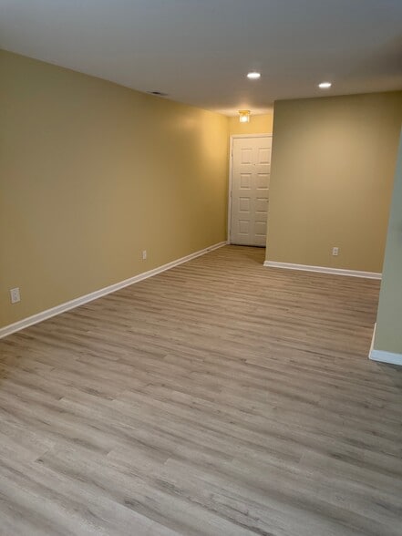 Building Photo - 2707A Sussex Ct