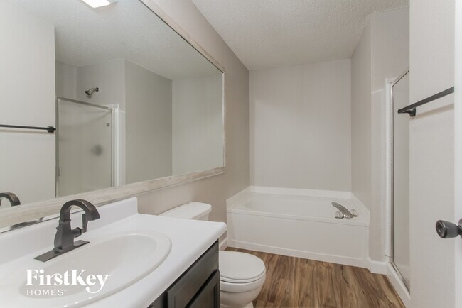 Building Photo - 12336 Tuckaway Ct