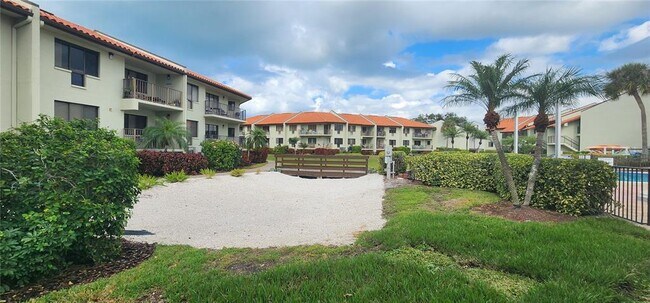 Building Photo - 1515 Pinellas Bayway S
