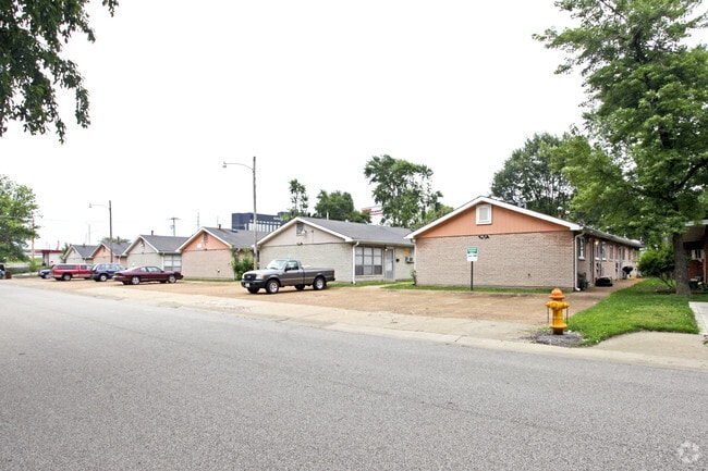 Primary Photo - 4444-4464 Brenton Ave