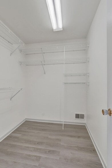 Building Photo - 6469 Fleetwood Dr