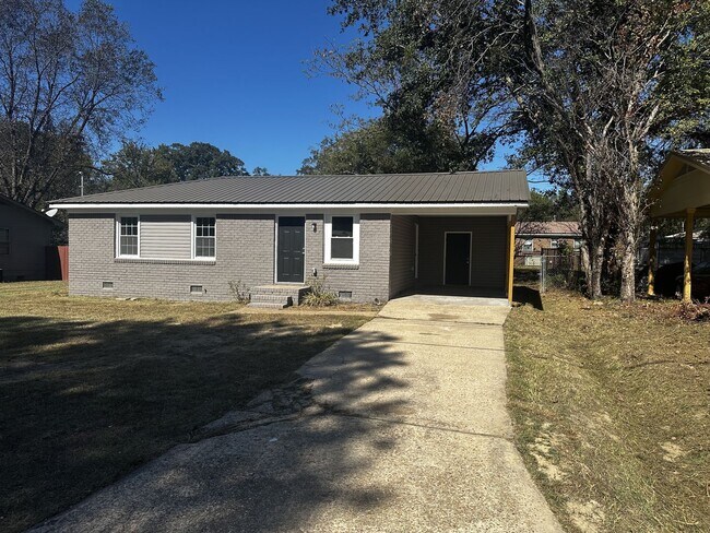 Building Photo - 3BR Home with Fresh Updates