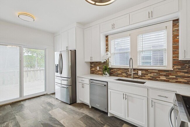 Building Photo - 5620 Richmond Ave