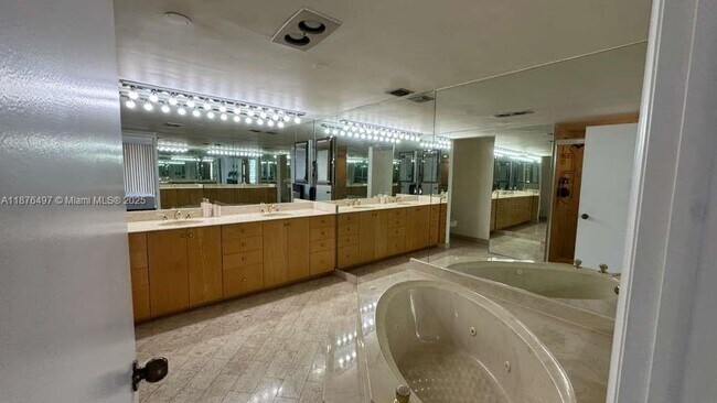 Building Photo - 11113 Biscayne Blvd