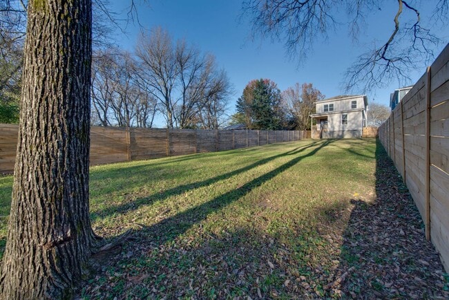 Building Photo - 515 Westboro Dr