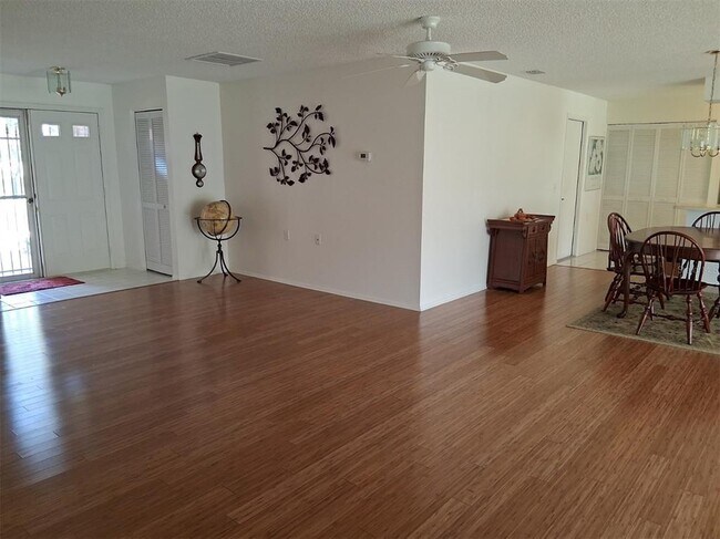 Building Photo - 9142 Cotswald Way