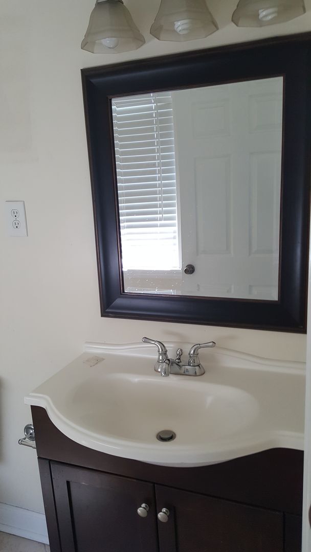 Building Photo - Cute house in downtown.