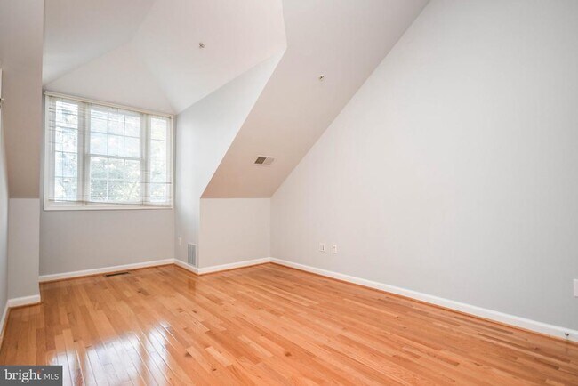 Building Photo - 1303 Cameron Hill Ct