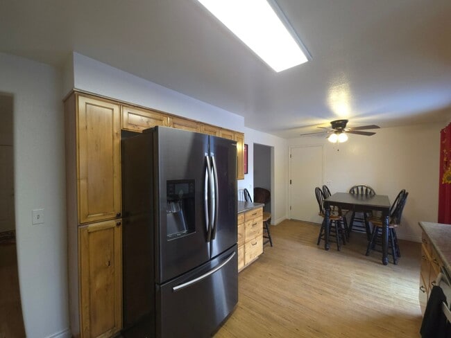 Building Photo - Fully Furnished Home