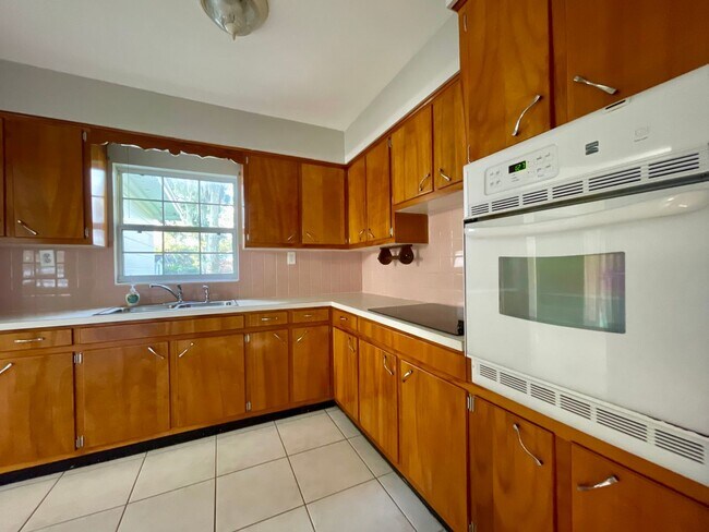 Building Photo - Country Living! 2 Bedroom Lithia