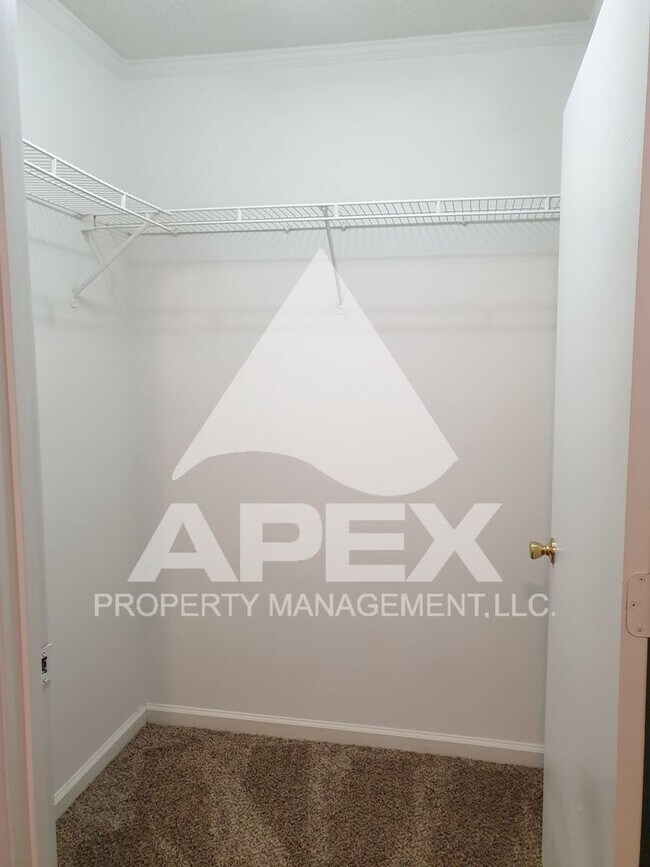 Building Photo - MOVE-IN SPECIAL, $1 RENT!! - NICE 3 Bd | 2 Ba Top Floor Condo in West Knoxville!