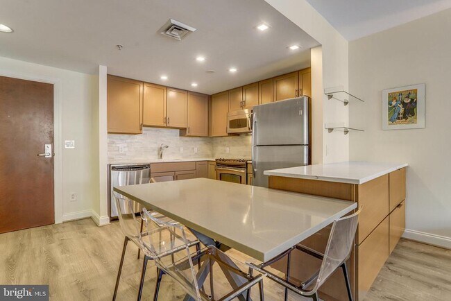 Building Photo - 1020 N Highland St