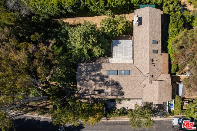 Building Photo - 621 N Saltair Ave