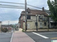 Building Photo - 1201 E 4th St