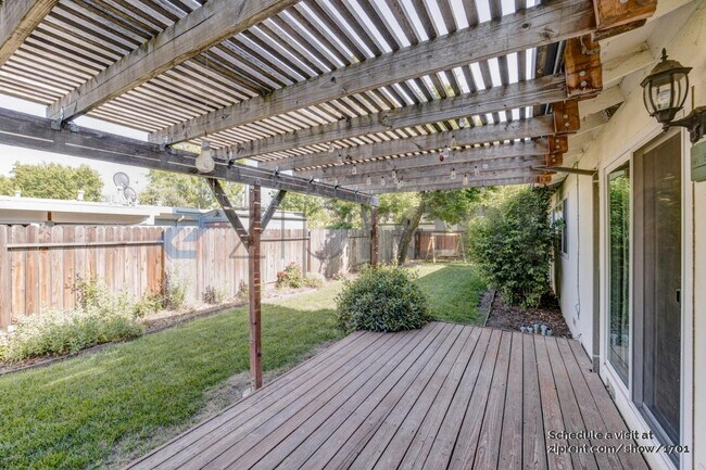 Building Photo - 950 Pecan Pl