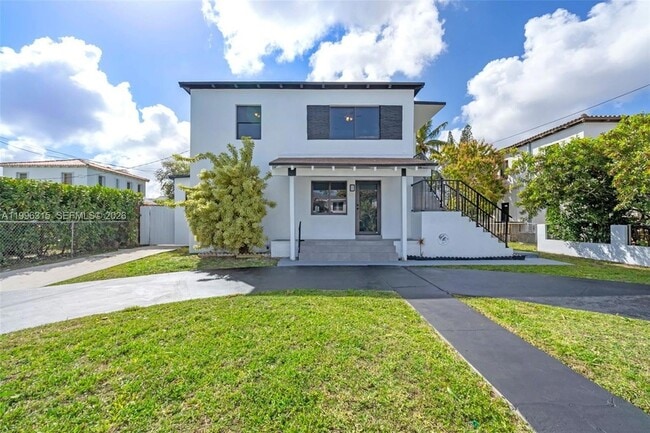 Building Photo - 130 SW 31st Ct