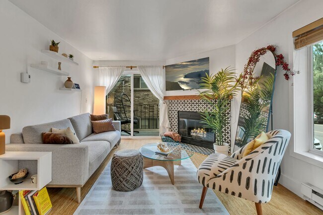 Building Photo - 4831 Fauntleroy Wy SW