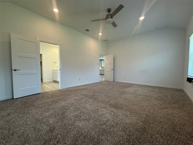Building Photo - 1524 Sunrise Gables Dr