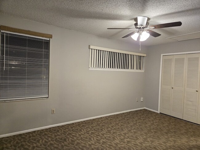 Building Photo - 2 bedroom + loft, 2 bathroom townhome near UCF