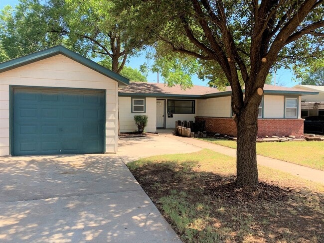 Building Photo - Pre-Leasing  3 Bed 1 Bath