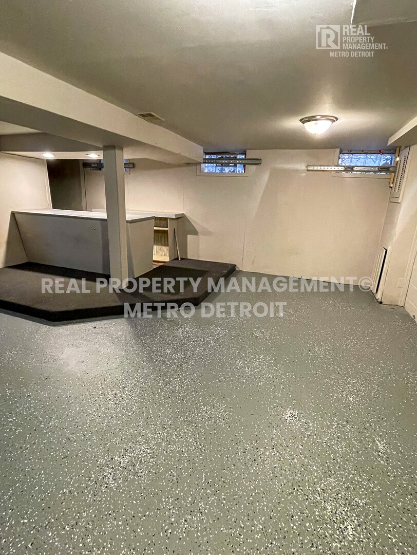 Building Photo - 18935 Indiana St