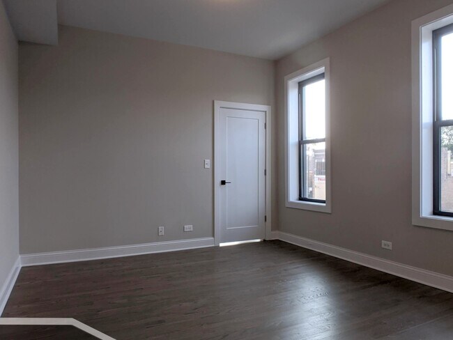 Building Photo - 3405 W Fullerton Ave