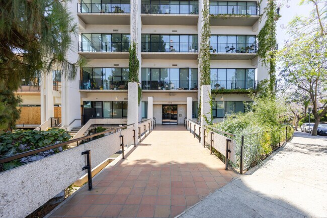 Building Photo - 1115 W Sunset Blvd