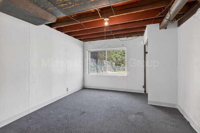 Building Photo - 743 Shepley Dr