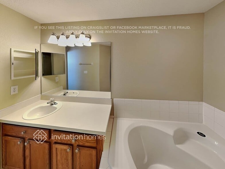 Building Photo - 2211 Lake Pointe Cir