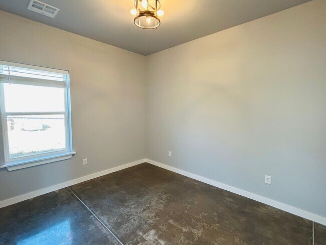 Building Photo - 104 N Harrison Ave