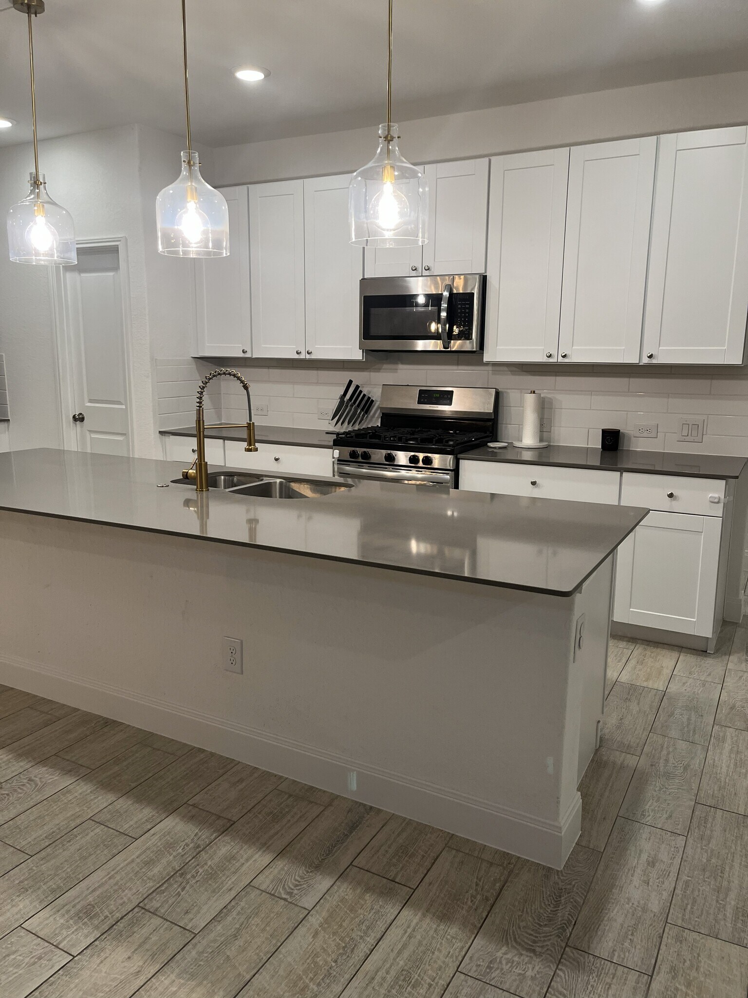 Kitchen 5 of 8 - 6615 Morgan Path