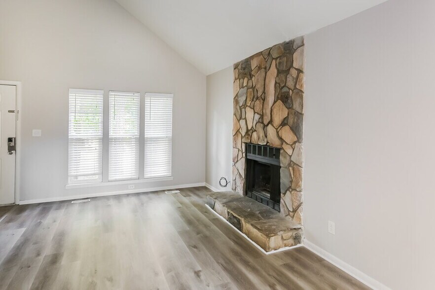Building Photo - 2441 Brook Canyon Dr