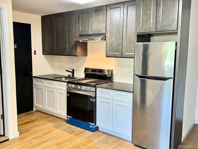 Building Photo - 132-22 41st Rd