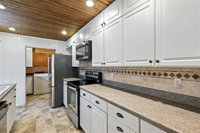 Building Photo - 644 Bellaire Dr