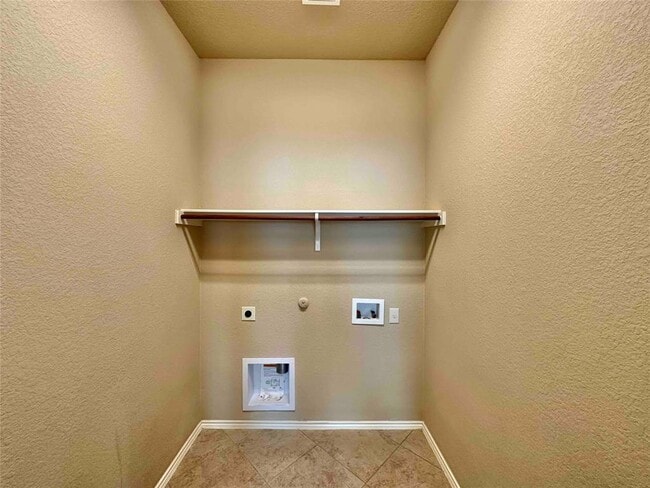 Building Photo - 1801 Tall Chief