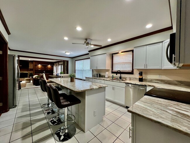Building Photo - 7033 Willowood Dr