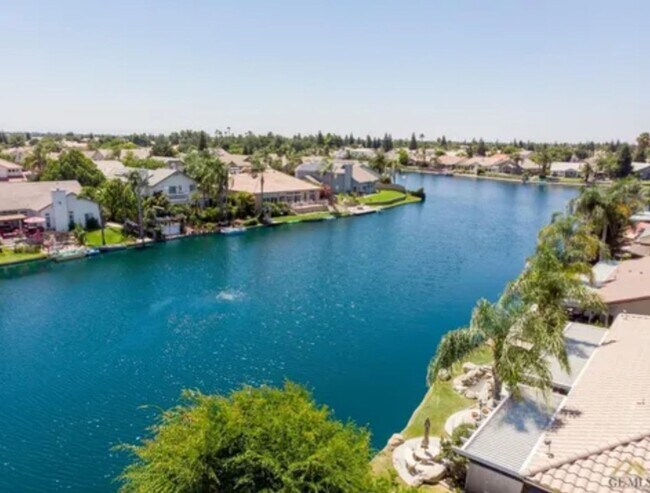 Building Photo - On the Lake Home For Rent