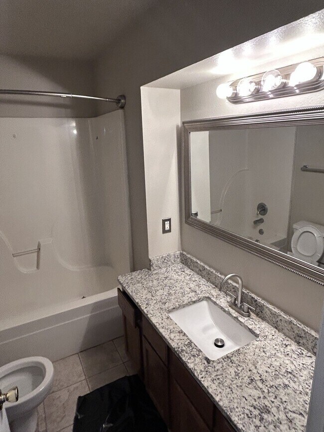 Building Photo - 515 Del Cir