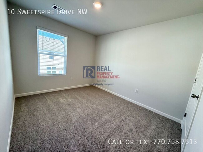 Building Photo - 10 Sweetspire Dr NW