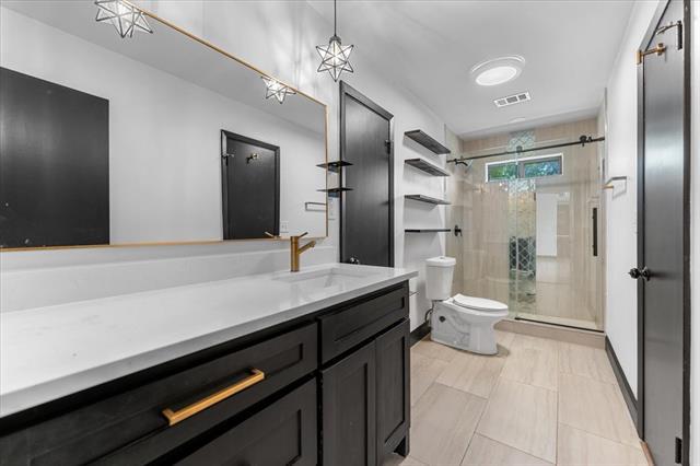 Building Photo - 11238 Webb Chapel Ct